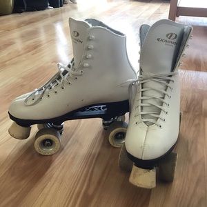 Dominion Canada Roller Skates